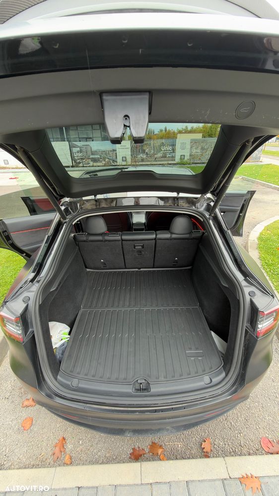 Tesla Model Y Performance Dual Motor AWD - 38