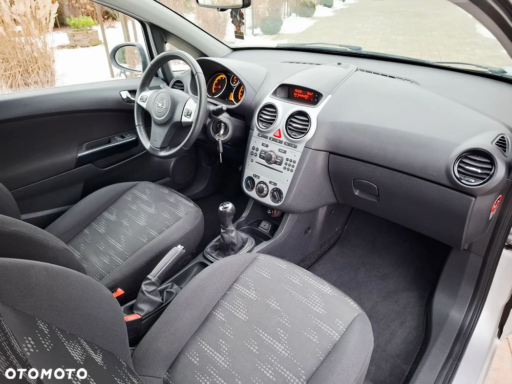 Opel Corsa 1.4 16V Satellite - 36