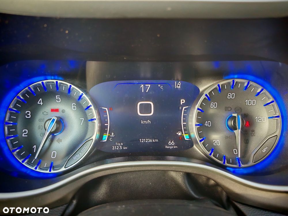 Chrysler Pacifica - 26