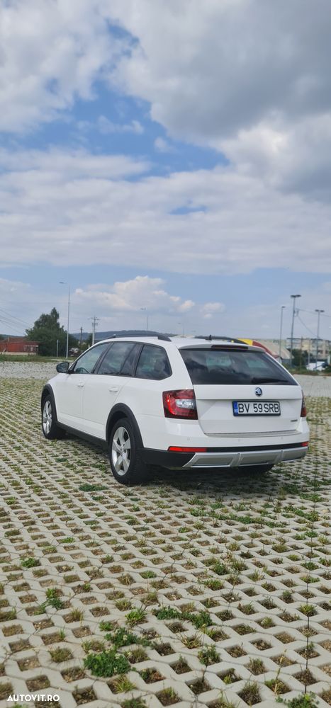 Skoda Octavia Combi 2.0 TDI 4x4 DSG Scout - 4