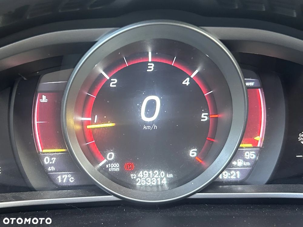 Volvo V40 D2 Kinetic - 19