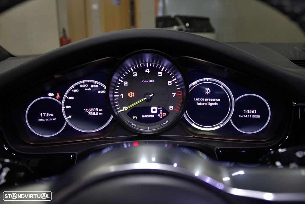 Porsche Panamera 4 E-Hybrid - 28