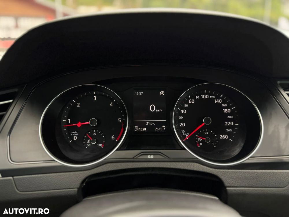 Volkswagen Passat 1.6 TDI Comfortline - 12