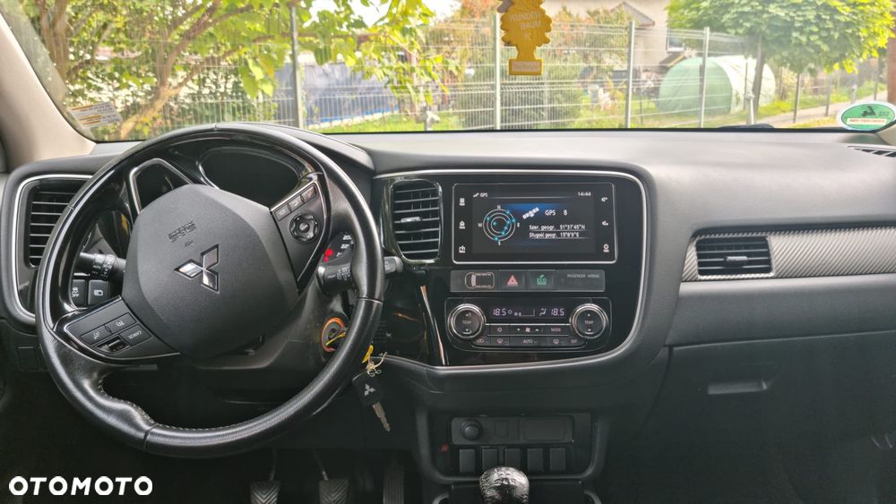Mitsubishi Outlander 2.0 Invite + 2WD - 15