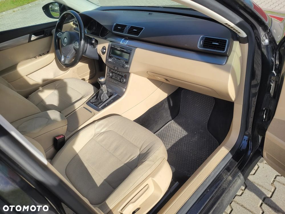 Volkswagen Passat 2.0 TDI Comfortline - 15