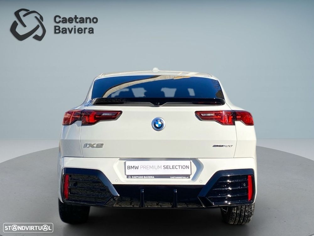 BMW iX2 eDrive20 Pack Desportivo M - 23