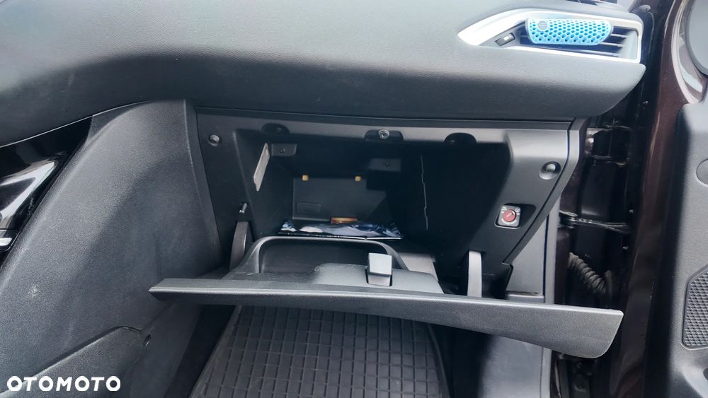 Peugeot 208 1.2 PureTech Active - 21