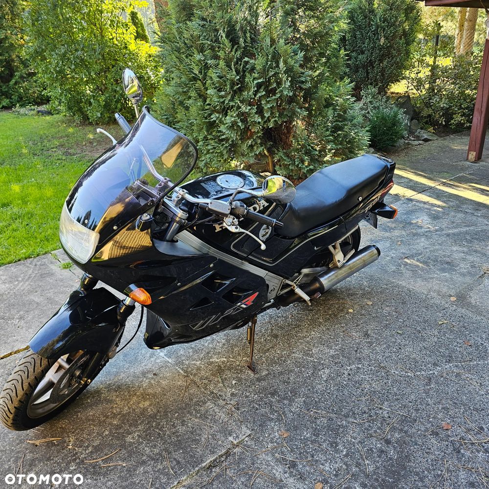 Honda VFR - 2