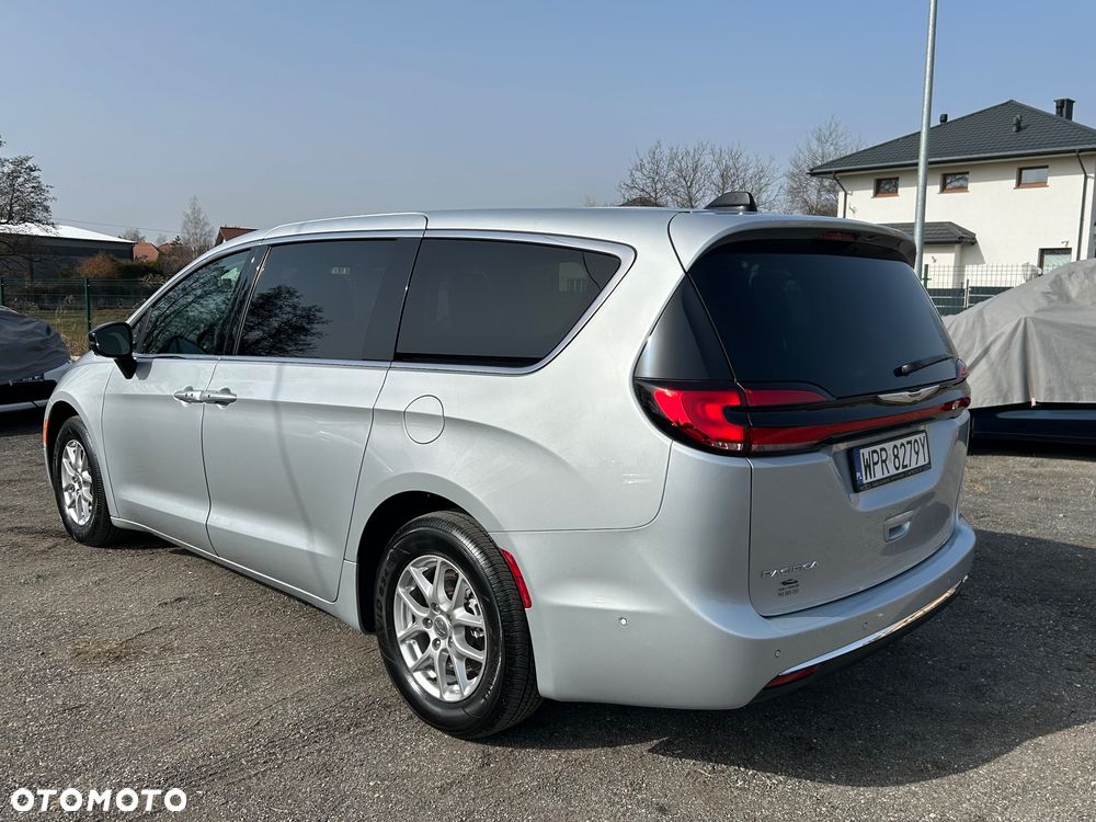 Chrysler Pacifica - 4