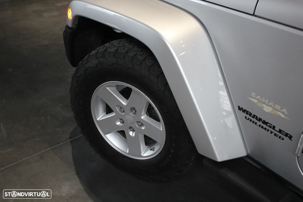 Jeep Wrangler 2.8 CRD ATX Sport - 25