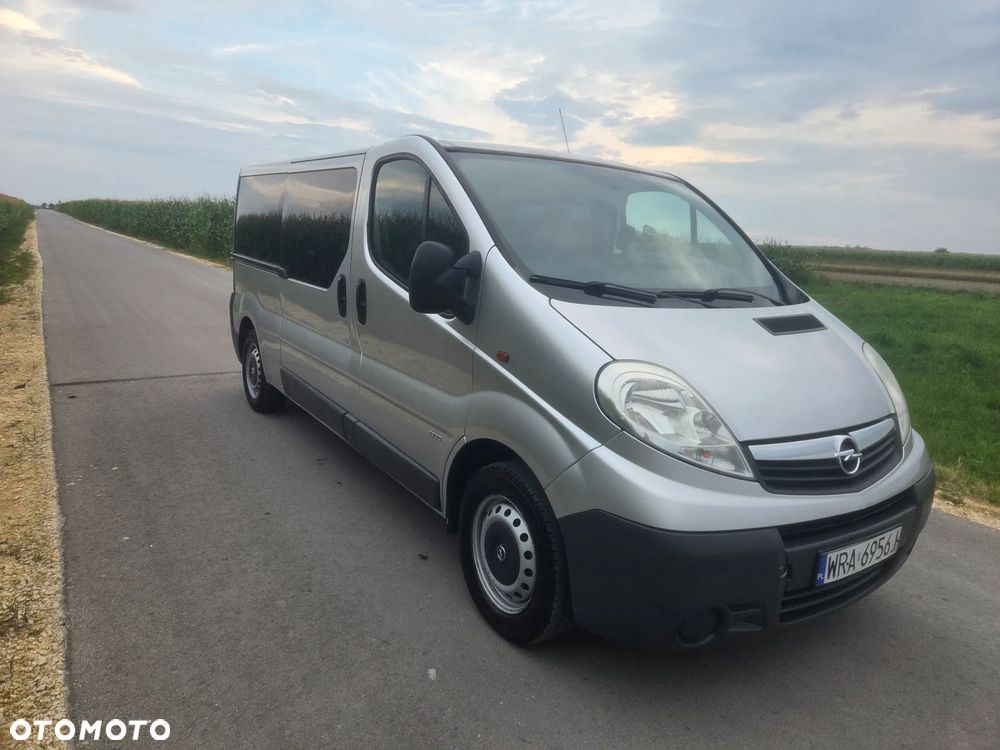 Opel Vivaro 2010 photo 2
