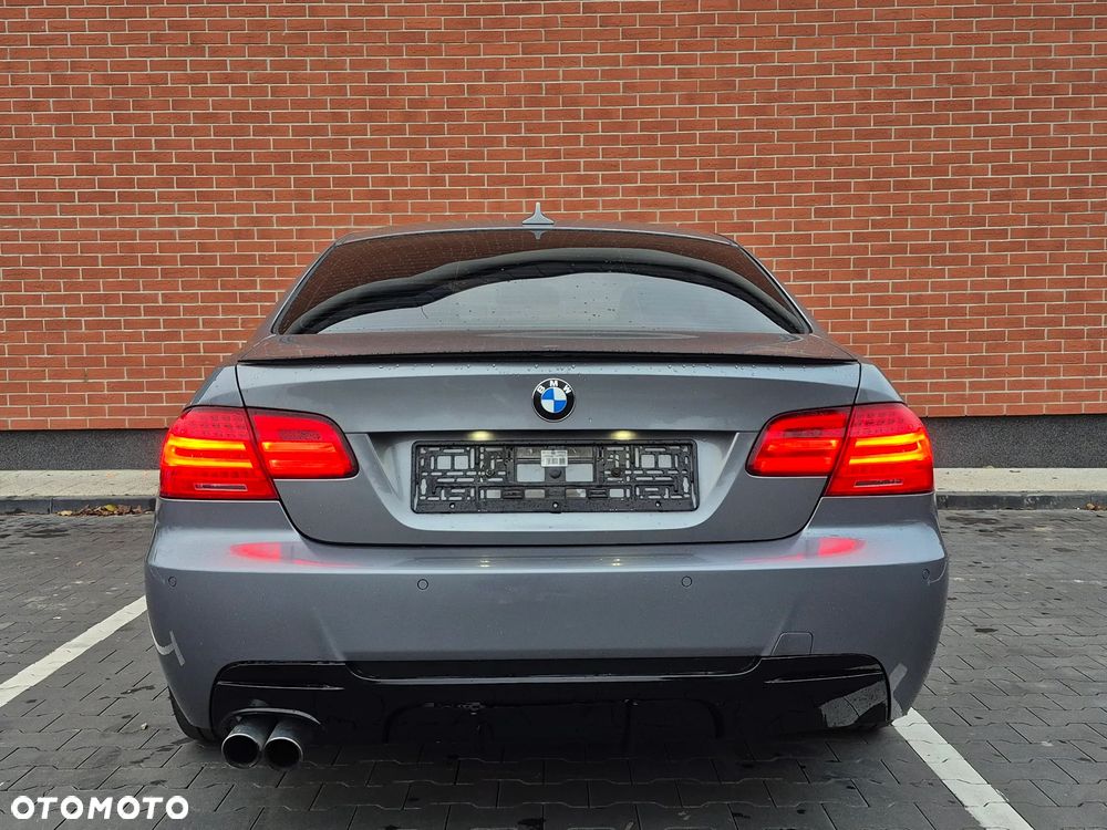 BMW Seria 3 325d M Sport Edition - 12