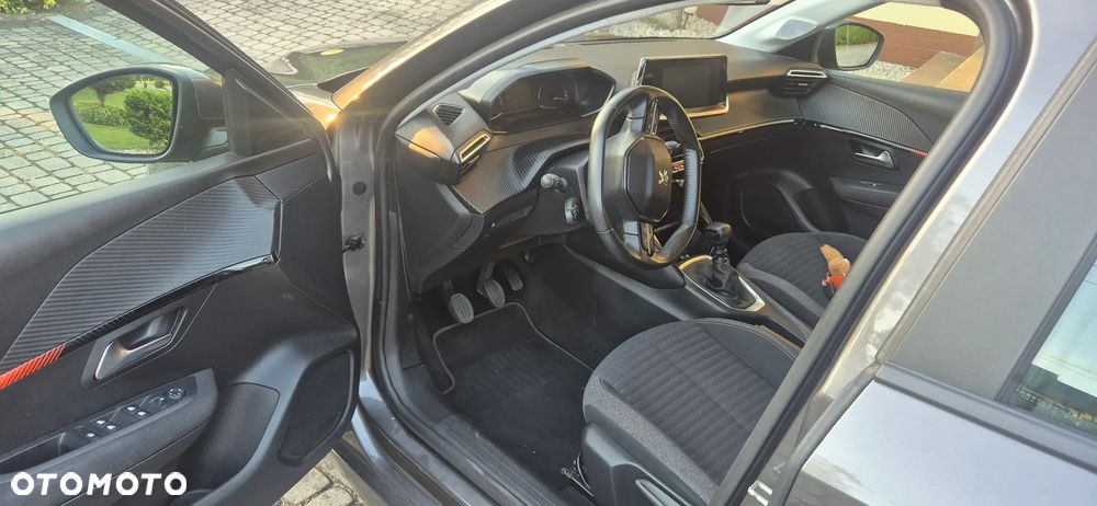 Peugeot 208 - 12