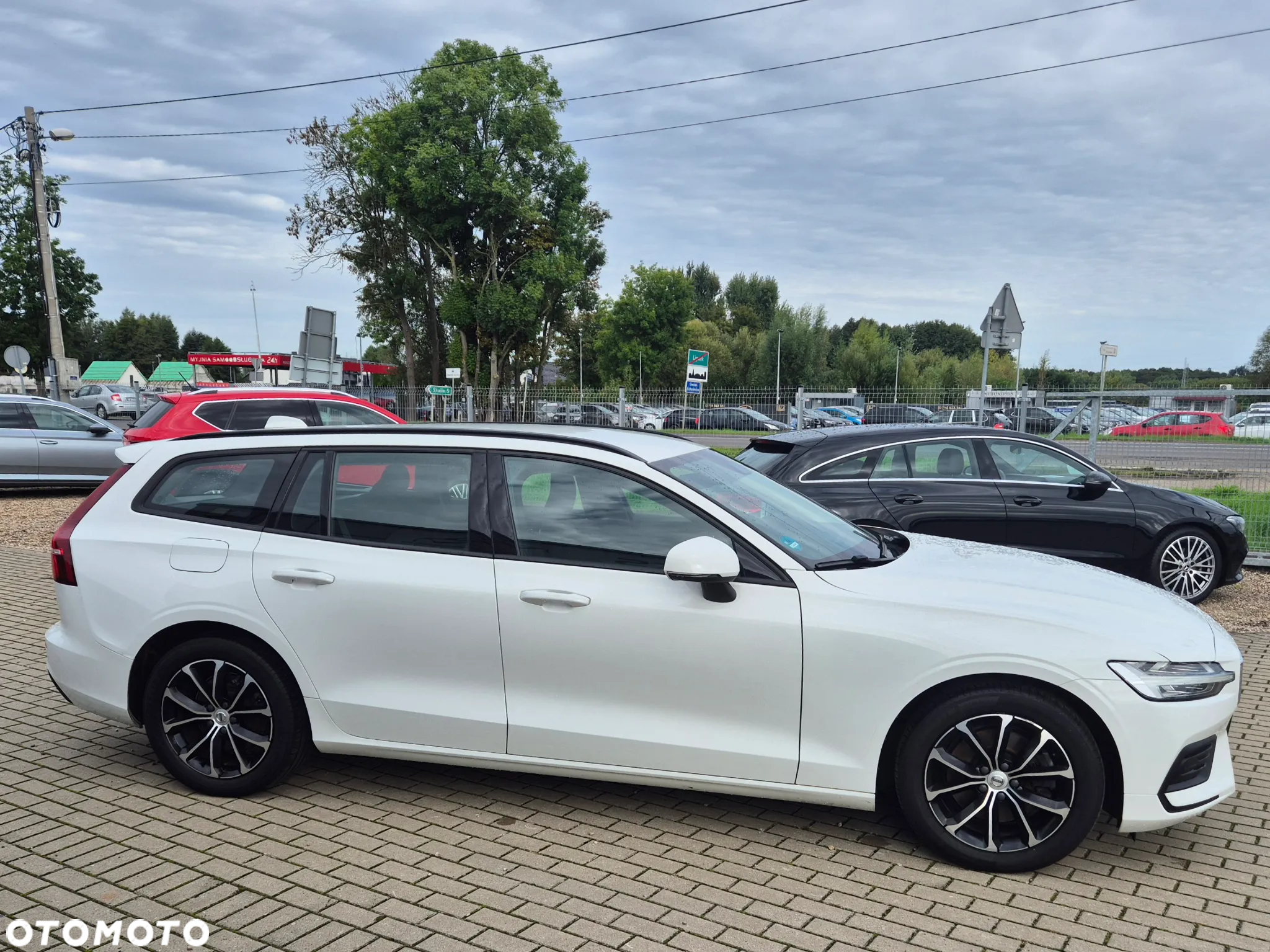 Volvo V60 B3 B DKG Momentum - 12
