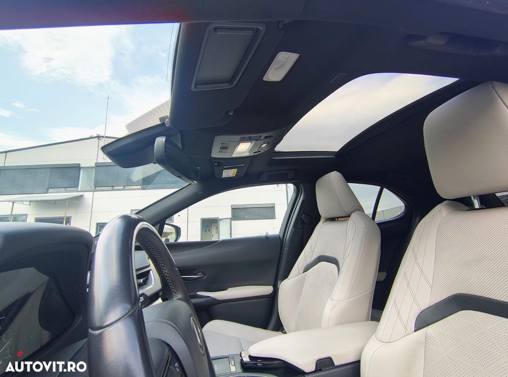 Lexus UX - 10