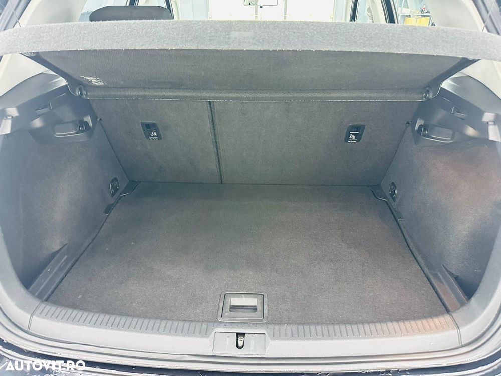 Volkswagen Golf 1.6 TDI DPF BlueMotion - 21