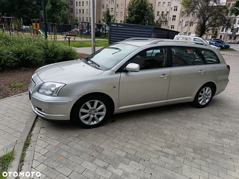 Toyota Avensis 2.0 D-4D Sol - 2