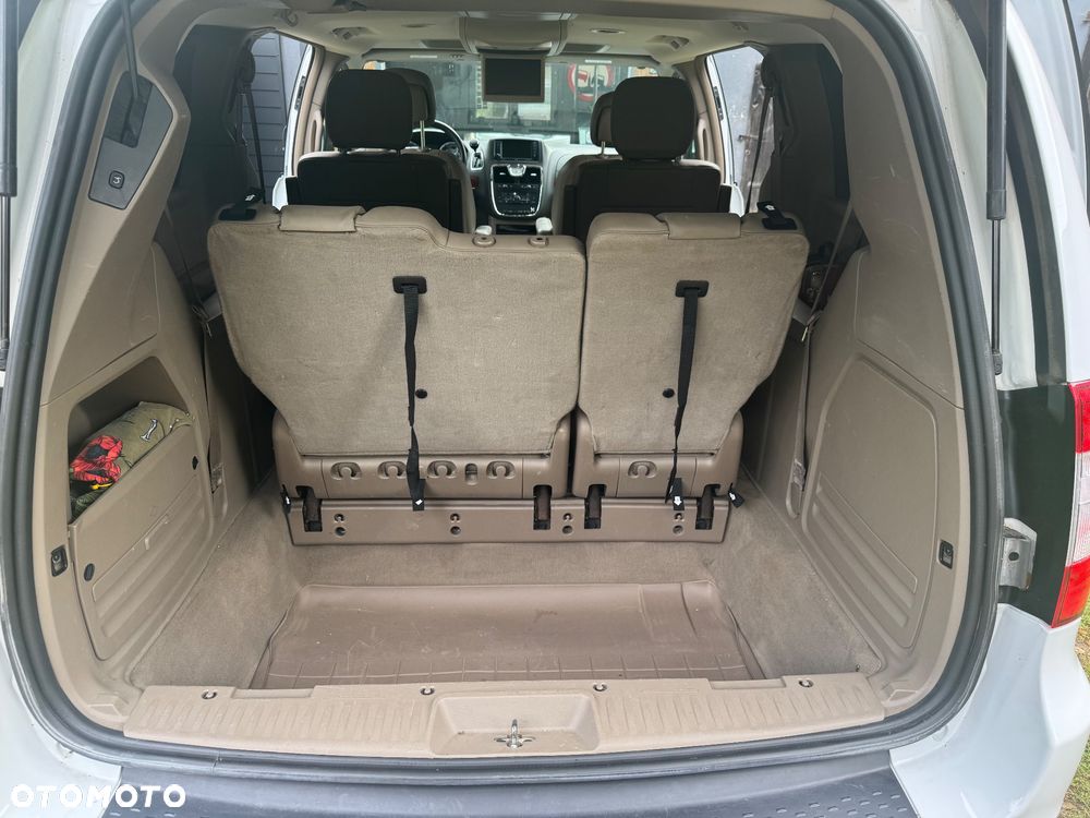 Chrysler Town & Country - 24