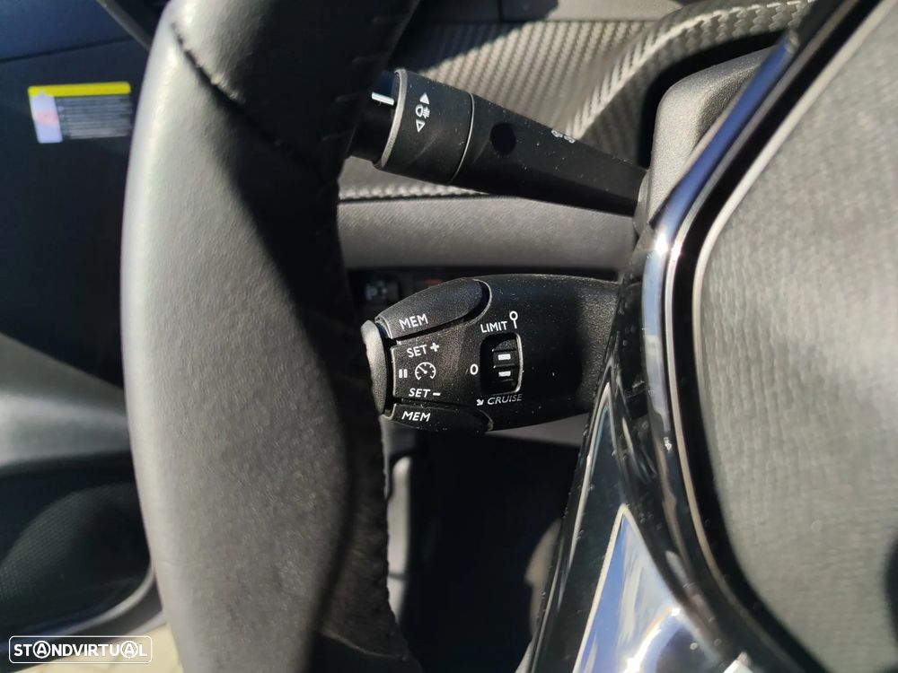 Peugeot e-208 50 kWh Allure - 18