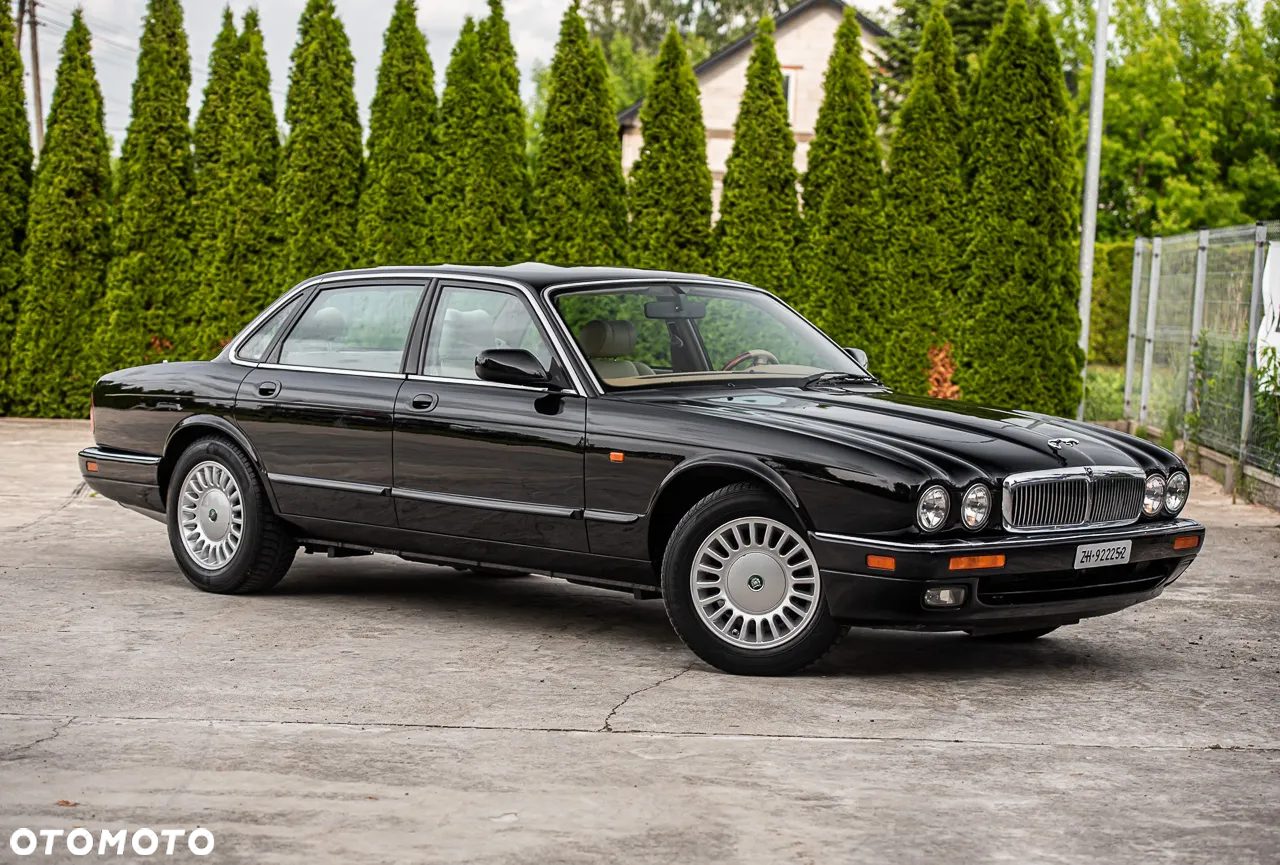 Jaguar XJ - 11