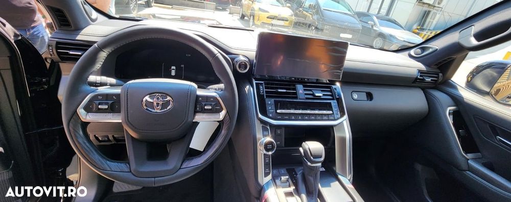 Toyota Land Cruiser 300 - 8