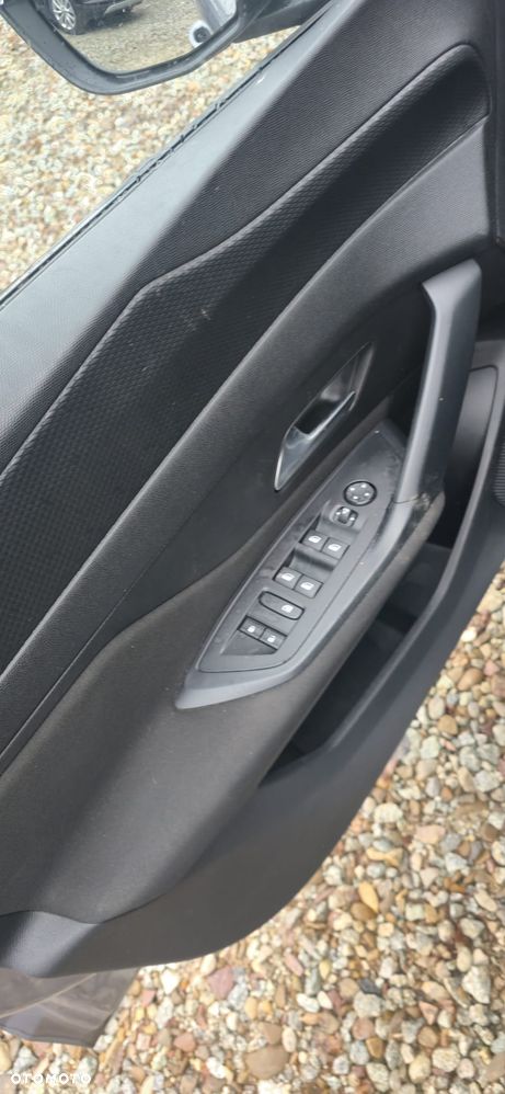 Peugeot 308 BlueHDi 130 EAT8 Style - 16