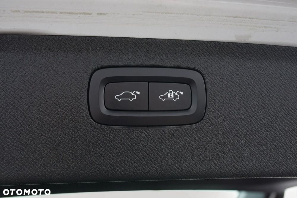 Volvo XC 90 B5 D AWD Plus Bright - 28