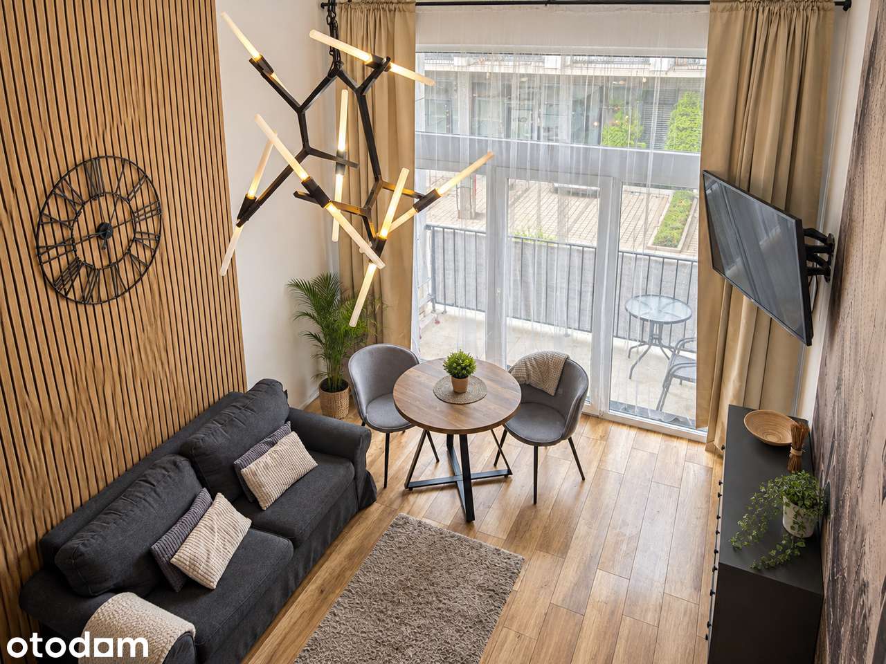 Klimatyczny loft z antresolą i balkonem