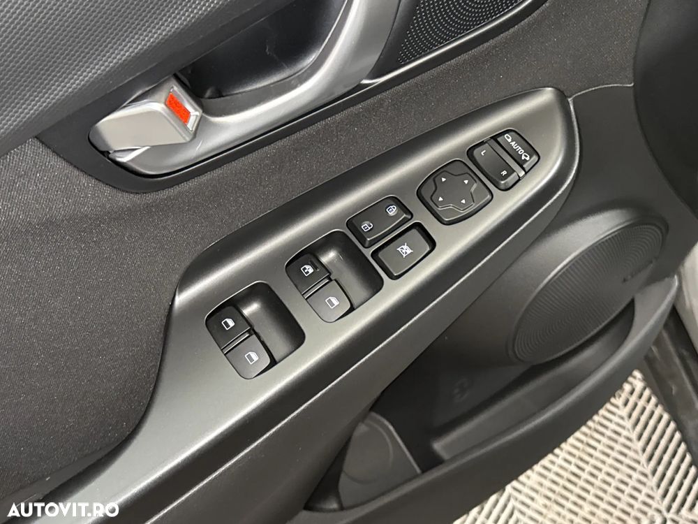Hyundai KONA - 15