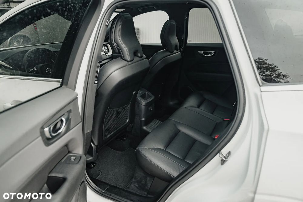 Volvo XC 60 T8 AWD Recharge Geartronic Inscription - 25