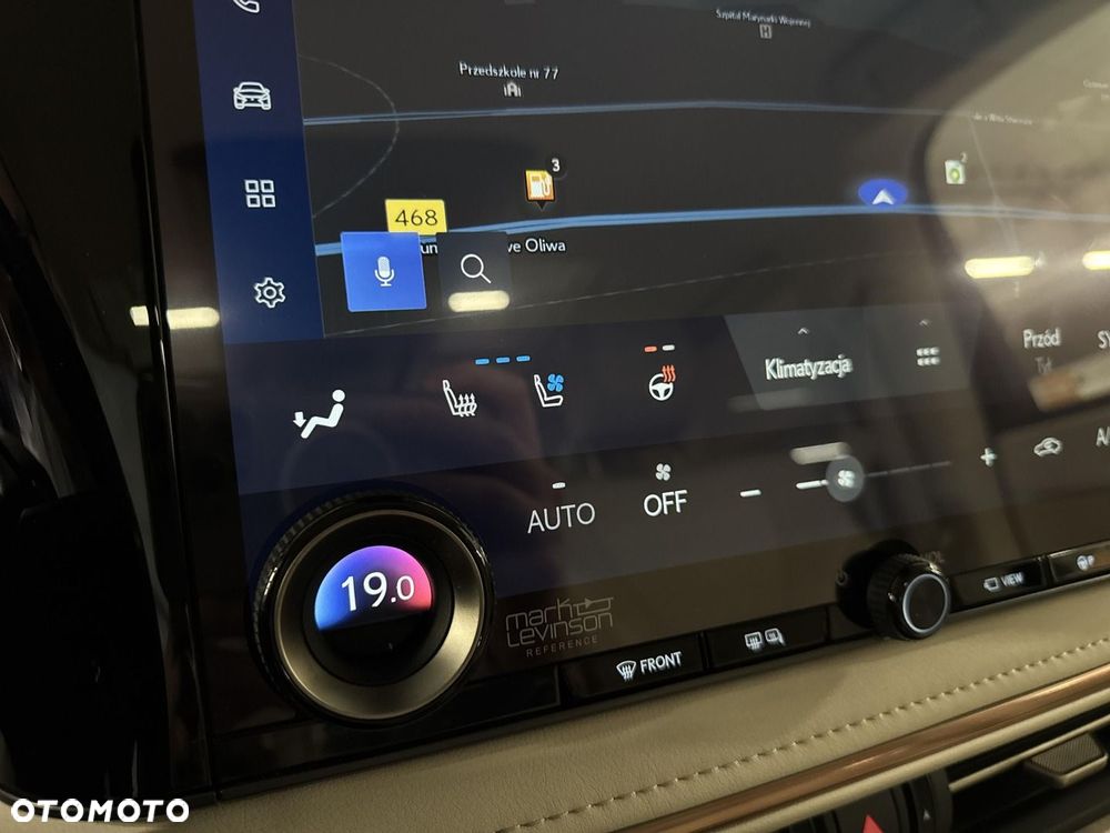 Lexus LM - 35