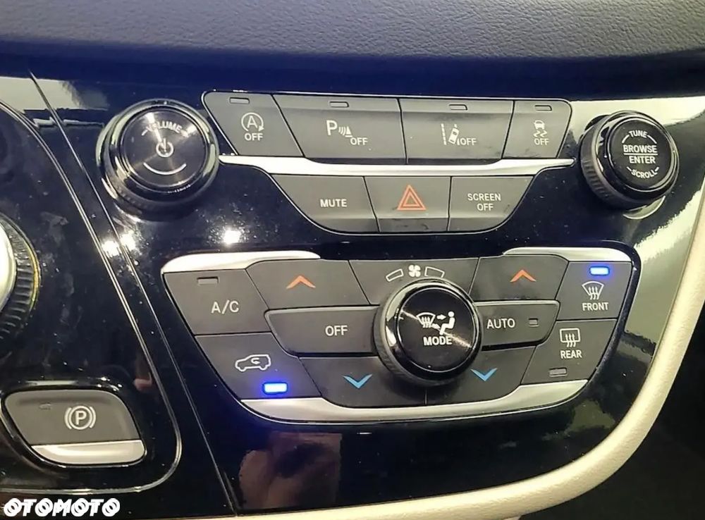 Chrysler Pacifica - 7