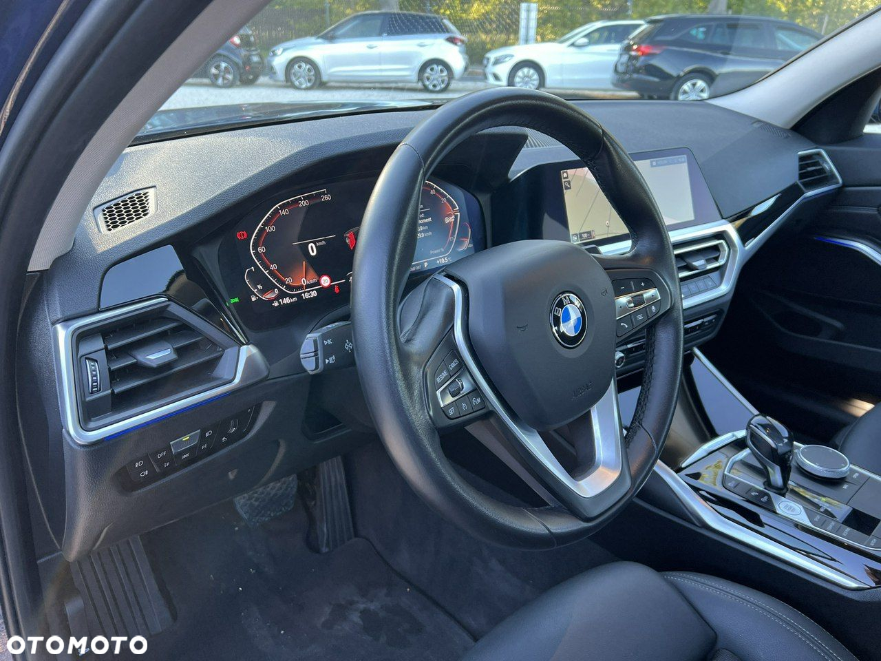 BMW Seria 3 320i Sport Line - 30