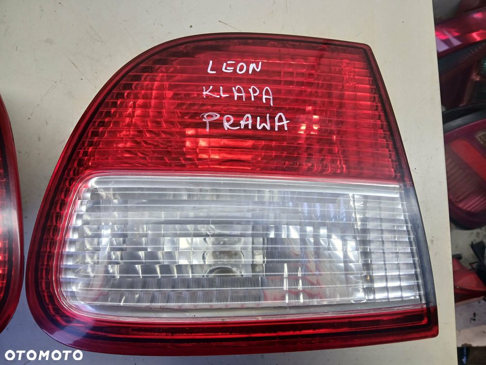 Seat Leon Lampa tylna w klapę  lewa, prawa. - 2