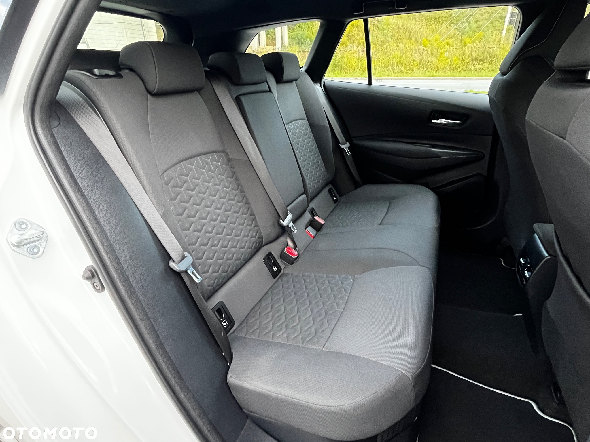 Toyota Corolla 1.8 Hybrid Comfort - 14