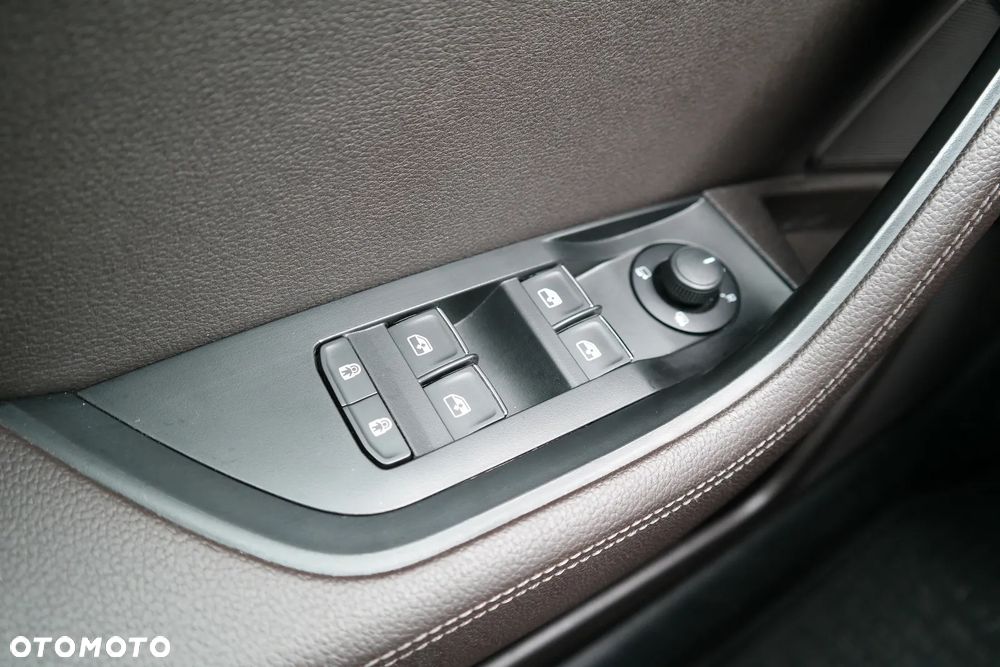 Skoda Superb 2.0 TSI L&K DSG - 22