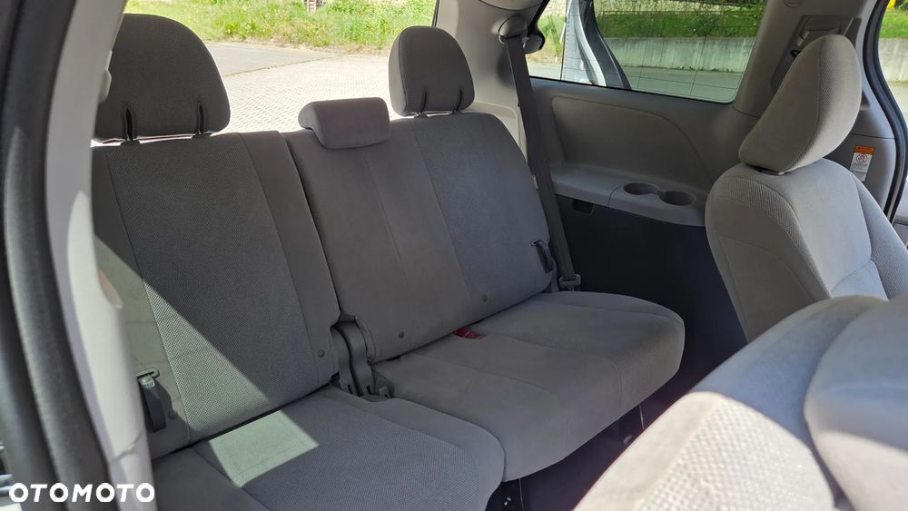 Toyota Sienna - 8