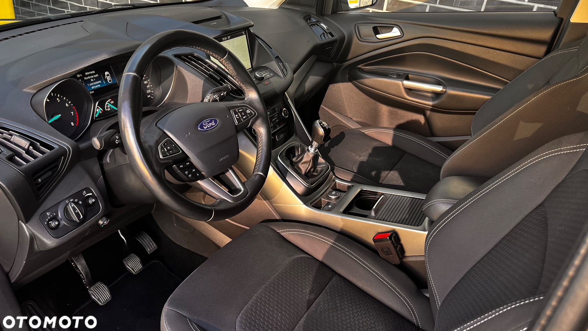 Ford Kuga 1.5 EcoBoost 2x4 Titanium - 25