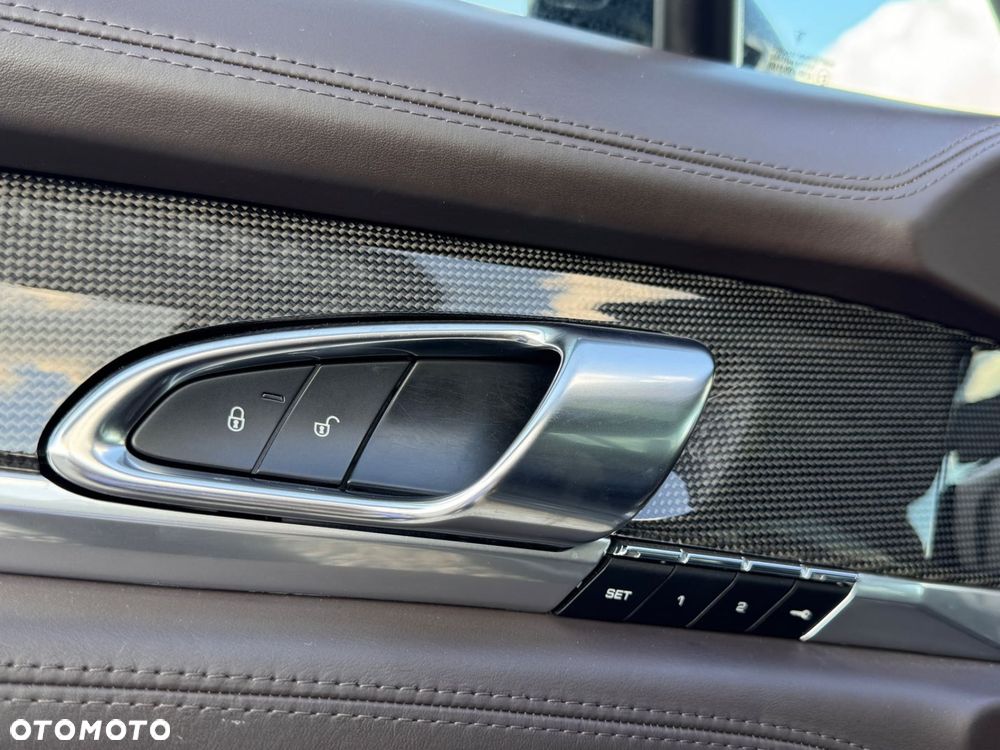 Porsche Panamera 4S PDK - 16