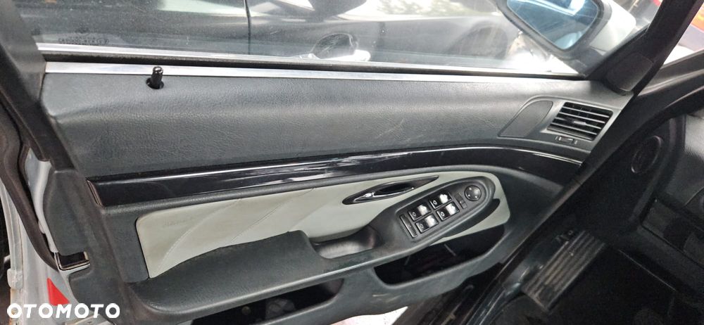 BMW E39 LIFT 525IA M54B25 00 - 03 - CZYTNIK PLYT RADIA CD - 18