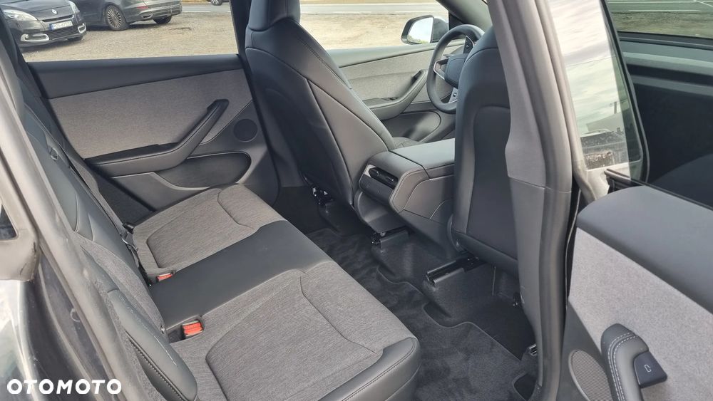Tesla Model Y Standard - 21