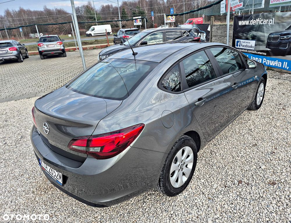 Opel Astra 1.6 Executive EU6 - 9