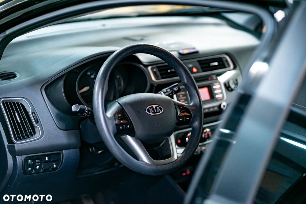 Kia Rio - 11