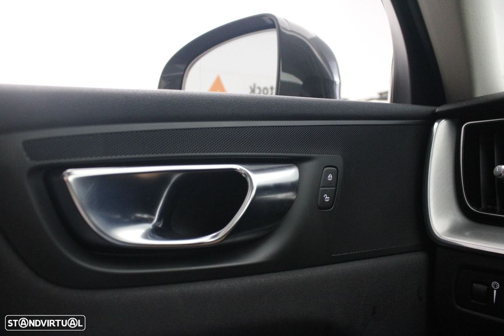 Volvo XC 60 2.0 T8 PHEV Momentum AWD — fotografia 27