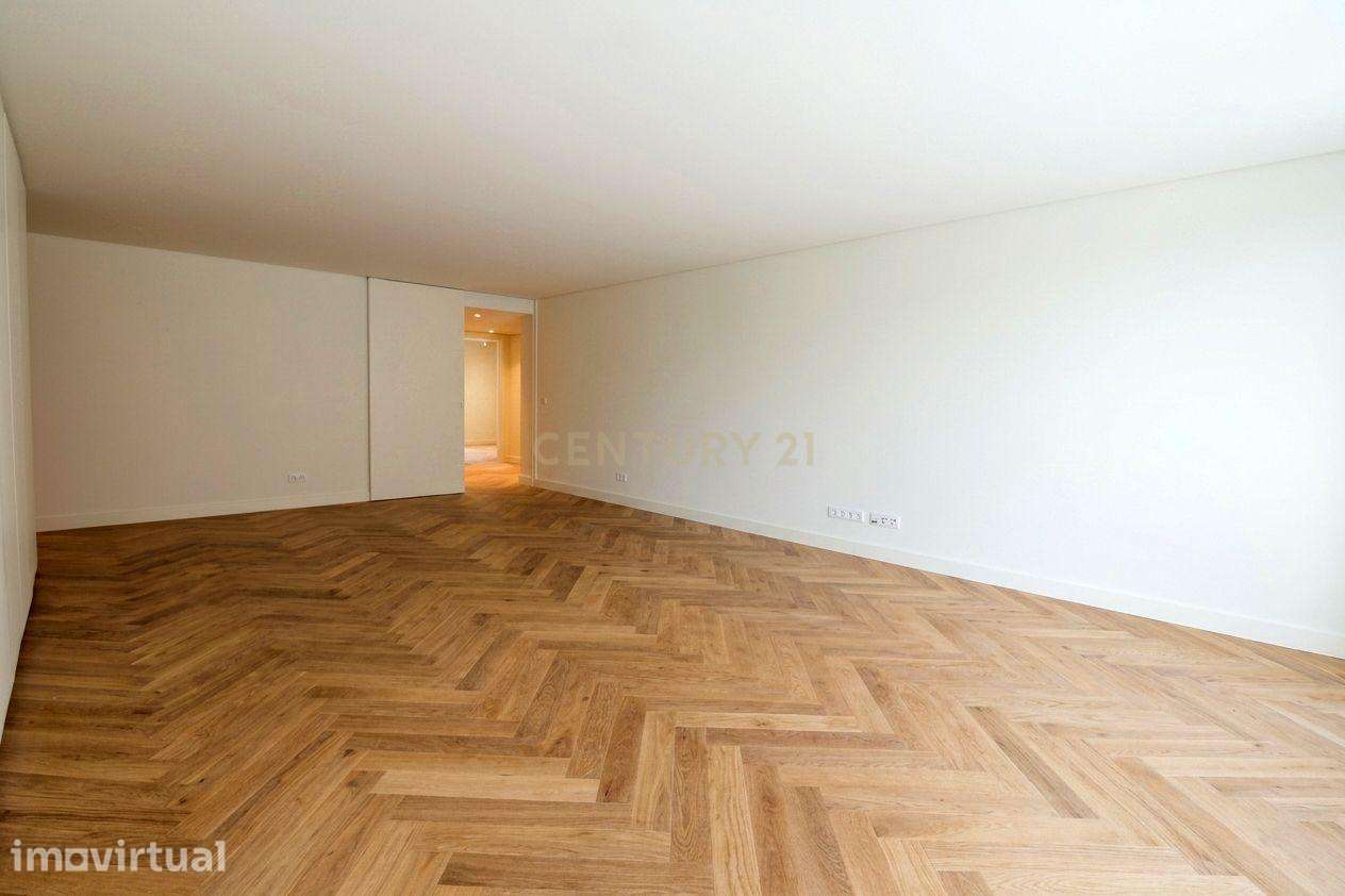 T3 com varanda em condominio com Jardim e Ginásio - Grande imagem: 2/26