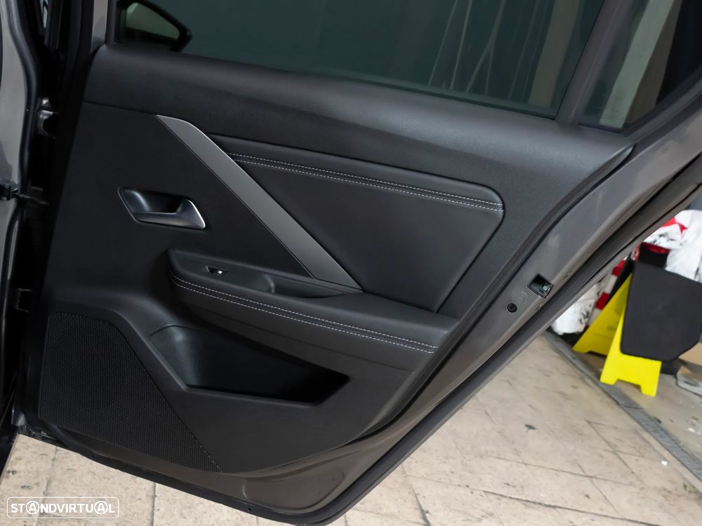 Opel Astra 1.5 D GS Line Aut. - 10