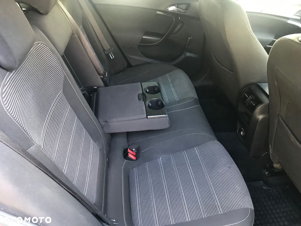 Opel Insignia - 12