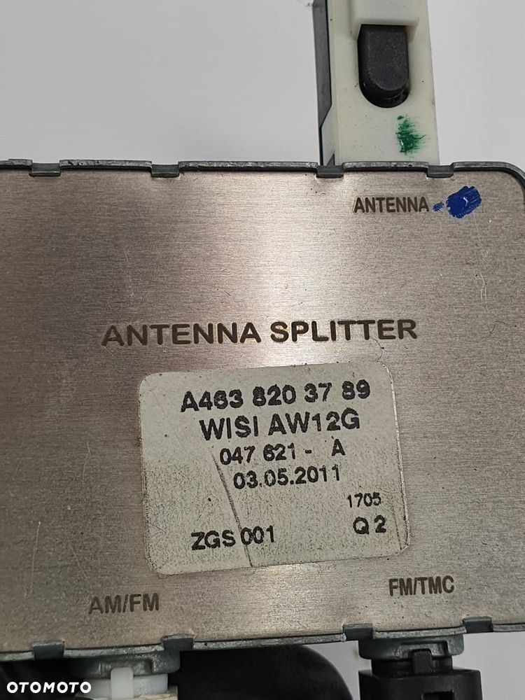 WZMACNIACZ ANTENY MERCEDES W204 A4638203789 - 3