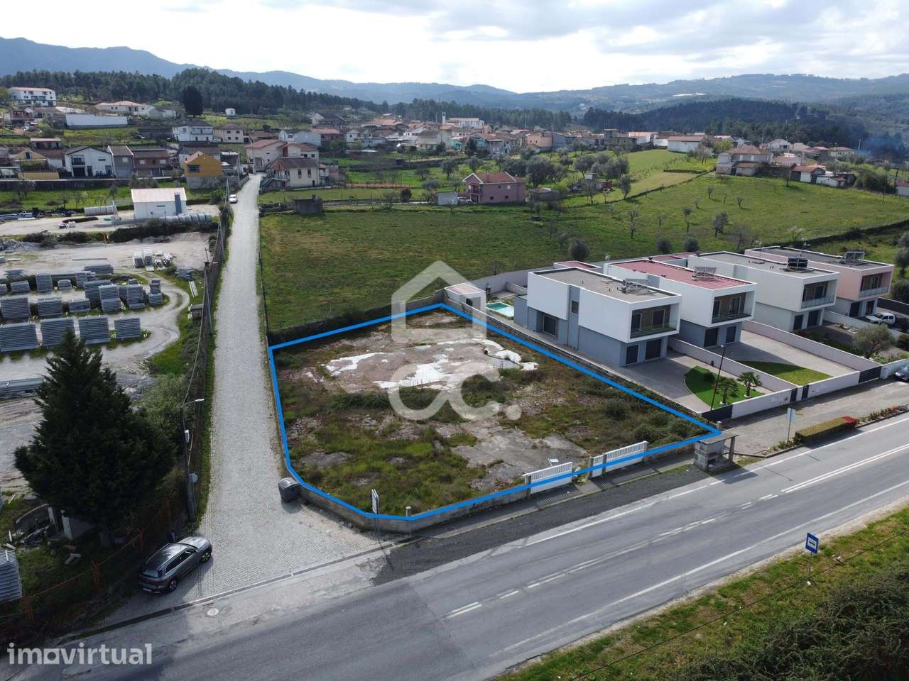 Terreno para construção com duas frentes , com área de 1320 m2 - Grande imagem: 2/20
