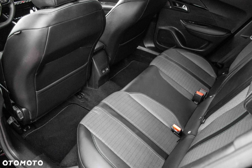 Peugeot 2008 1.2 PureTech GT S&S EAT8 - 23